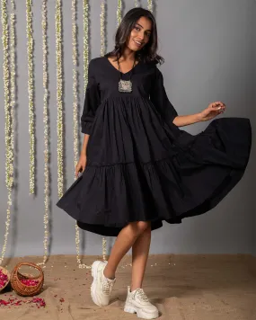 V Neck Cotton Mul Black Graduated Dress